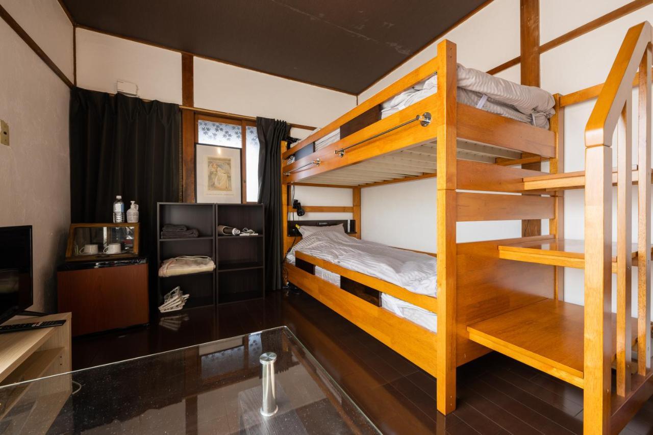 Hotel Bed&Cafe Onzo オンゾー Onomichi Exterior foto